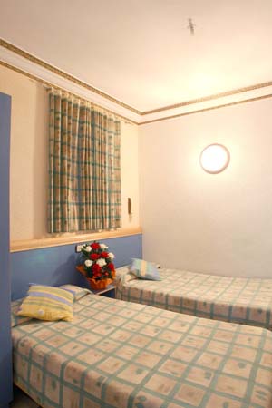 Standart iki ayr� yatakli oda li �zel fasiliteler